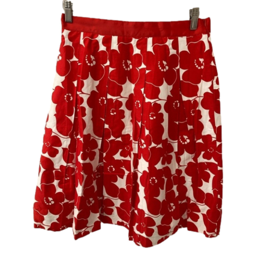 MARIO SERRANI RED AND WHITE FLORAL PLEATED SKIRT- Size Small
